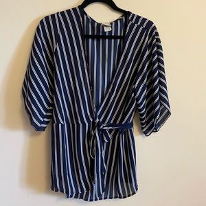 3/$20✨ Navy Pinstriped Blouse 🌻